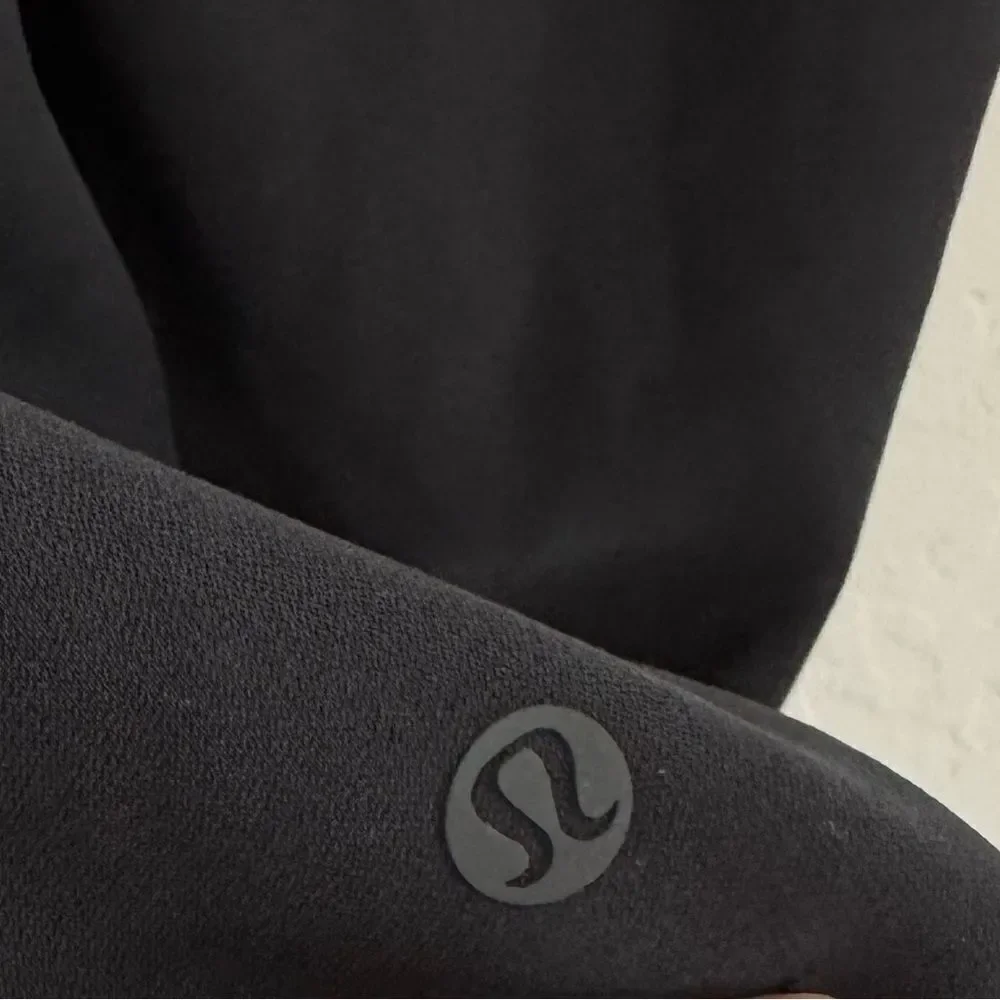 Lululemon On The Fly Crop Woven 23